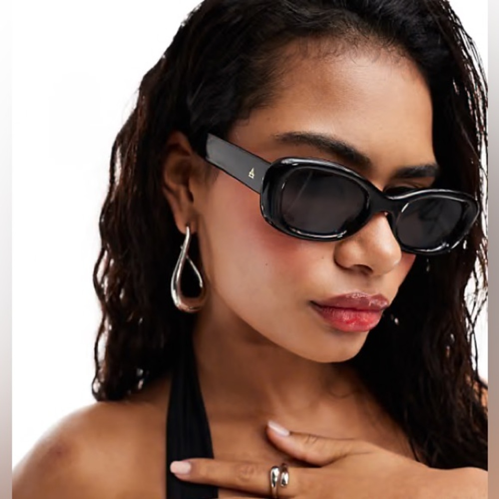 Elegant Black Sunglasses